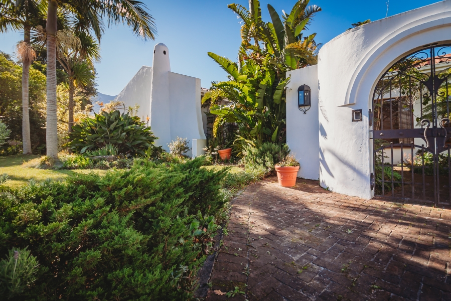 4 Bedroom Property for Sale in Glen Barrie Western Cape